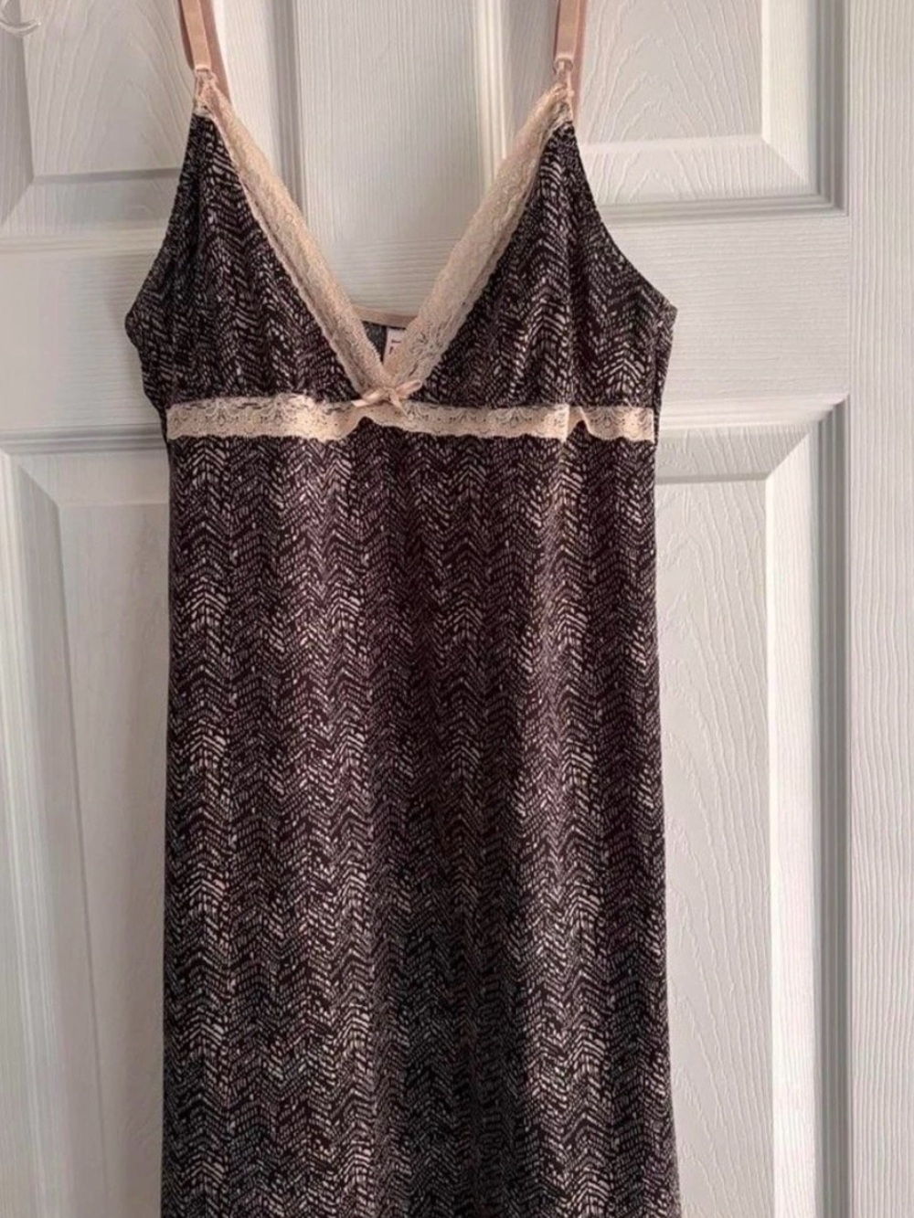 Vintage IZOD lace chemise nightgown, dark chevron pattern, empire waist Large